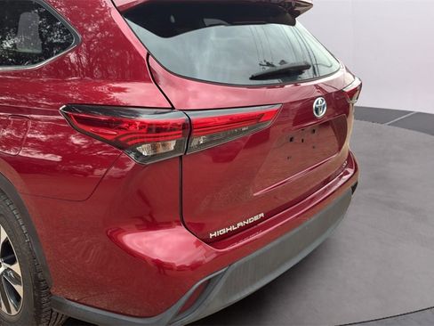 Used 2020 Toyota Highlander XLE image 40