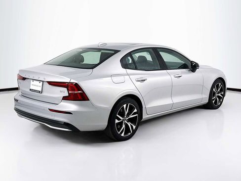 Used 2025 Volvo S60 B5 Core image 9