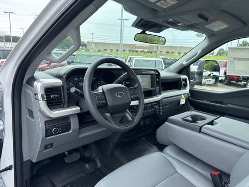 New 2025 Ford F550 4x4 Regular Cab Super Duty image 10