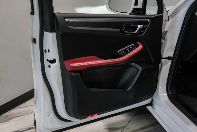 Used 2022 Porsche Macan GTS AWD/4WD image 39