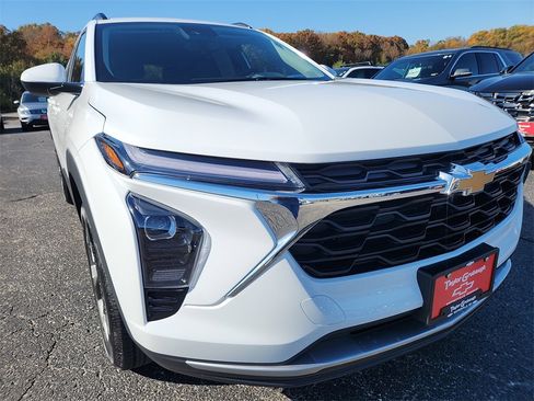 New 2026 Chevrolet Trax LT w/ Driver Confidence Package image 11