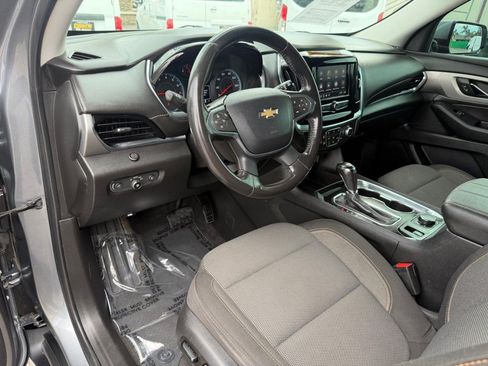Used 2020 Chevrolet Traverse LT FWD image 16