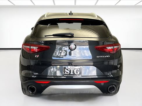 Used 2018 Alfa Romeo Stelvio AWD image 5