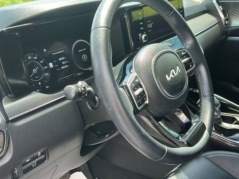 Used 2023 Kia Sorento SX image 12