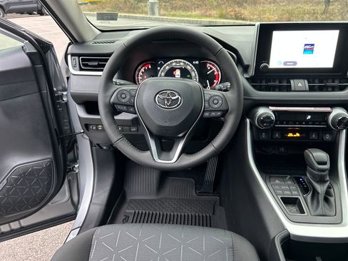 New 2025 Toyota RAV4 XLE image 21