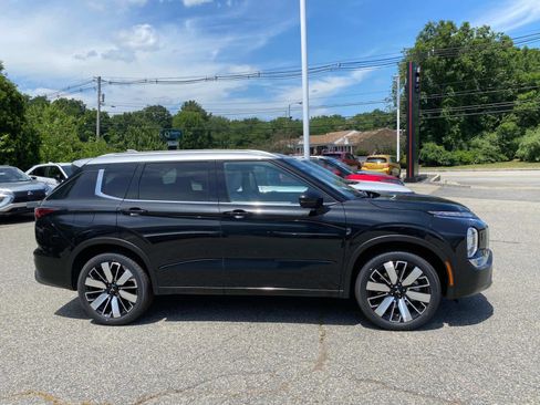 New 2025 Mitsubishi Outlander AWD image 2