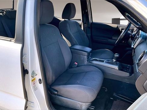 Used 2017 Toyota Tacoma TRD Sport image 23