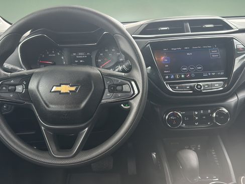Used 2023 Chevrolet TrailBlazer LT w/ Convenience Package AWD/4WD image 9