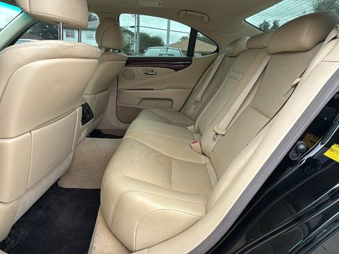 Used 2011 Lexus LS 460 w/ Comfort Pkg image 15