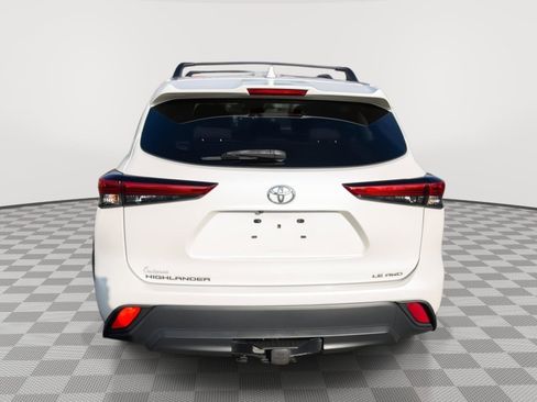 Used 2020 Toyota Highlander LE image 4