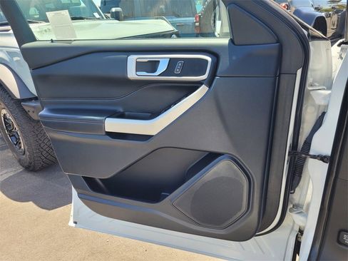 Used 2021 Ford Explorer XLT image 10