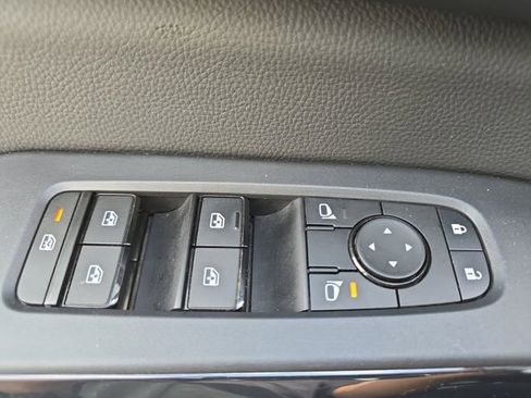 Certified 2025 Nissan Pathfinder SV image 30