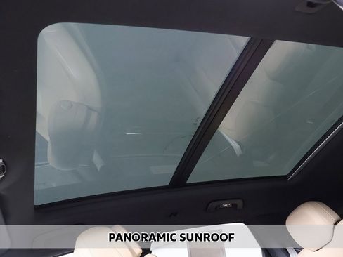 Used 2023 Porsche Cayenne Platinum Edition image 4