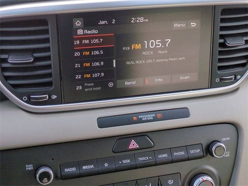 Used 2022 Kia Sportage LX image 16