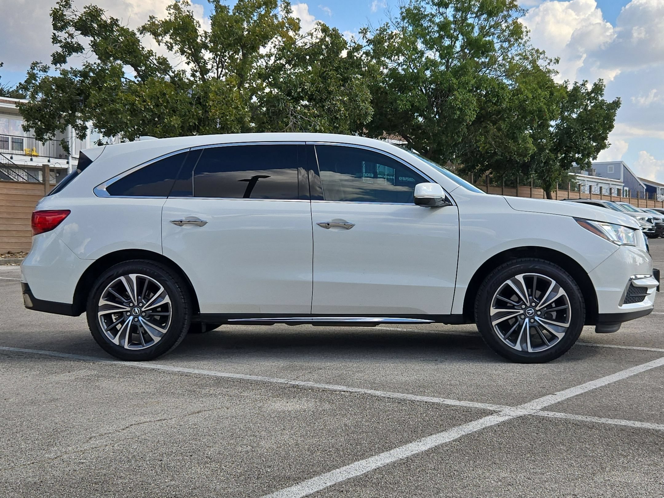 Used 2019 Acura MDX w/ Technology Package FWD image 2