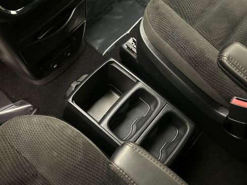 Used 2019 Dodge Grand Caravan SE FWD image 14