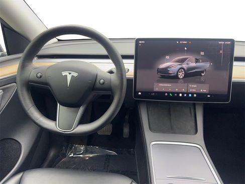Used 2024 Tesla Model Y Long Range image 52
