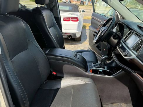Used 2015 Toyota Highlander Limited AWD/4WD image 25
