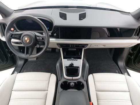 Certified 2026 Porsche Cayenne AWD/4WD image 11