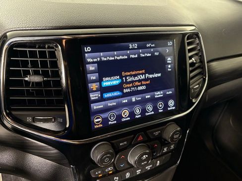 Used 2020 Jeep Grand Cherokee Altitude image 25