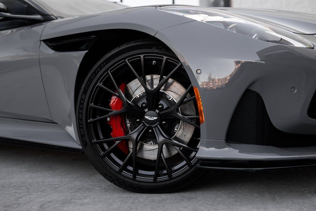 Used 2025 Aston Martin DB12 Coupe RWD image 3