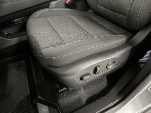 Used 2024 Chevrolet Traverse Z71 AWD/4WD image 12