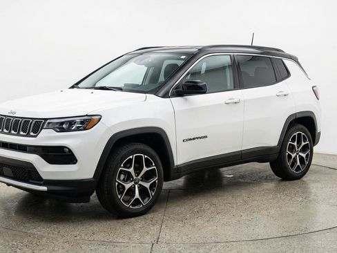 Used 2025 Jeep Compass Limited AWD/4WD image 3