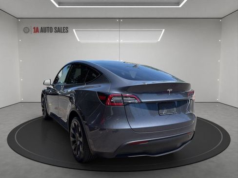 Used 2023 Tesla Model Y AWD image 3