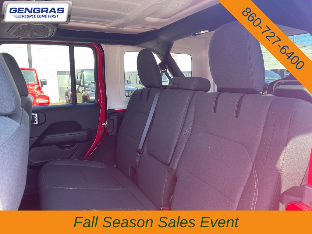 Used 2025 Jeep Wrangler Unlimited Sahara AWD/4WD image 33