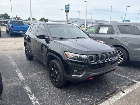 Used 2023 Jeep Compass Trailhawk w/ Sun and Sound Group AWD/4WD image 3
