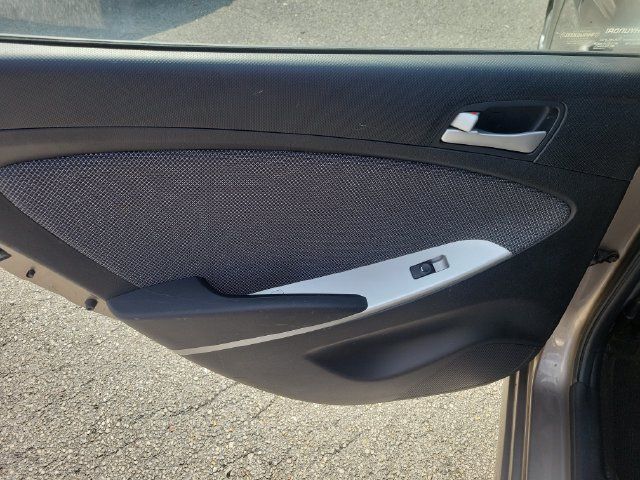Used 2014 Hyundai Accent GS FWD image 9
