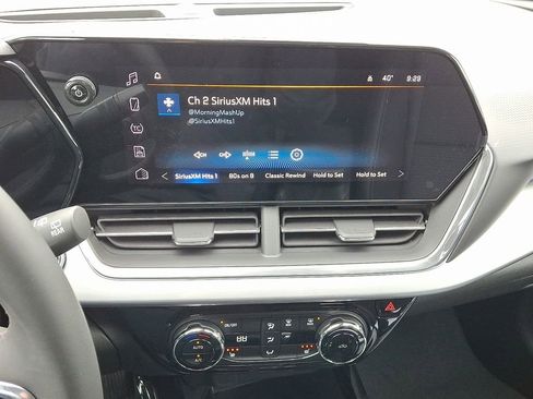 New 2026 Chevrolet Trax LT w/ Sunroof Package image 8