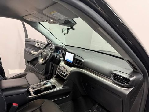 Used 2020 Ford Explorer XLT w/ Equipment Group 202A AWD/4WD image 24