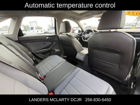 Used 2025 Volkswagen Jetta SE FWD image 13