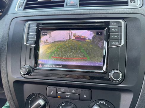 Used 2017 Volkswagen Jetta SE FWD image 42