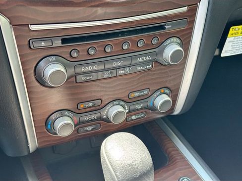 Used 2019 Nissan Pathfinder Platinum image 16