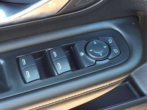 Used 2024 GMC Terrain SLE AWD/4WD image 16