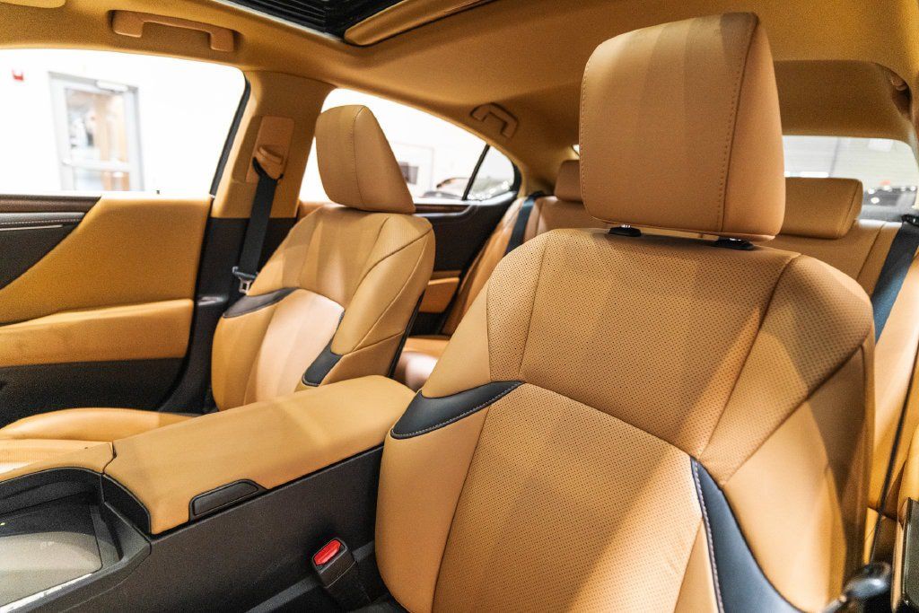 Used 2023 Lexus ES 350 w/ Premium Package FWD image 6
