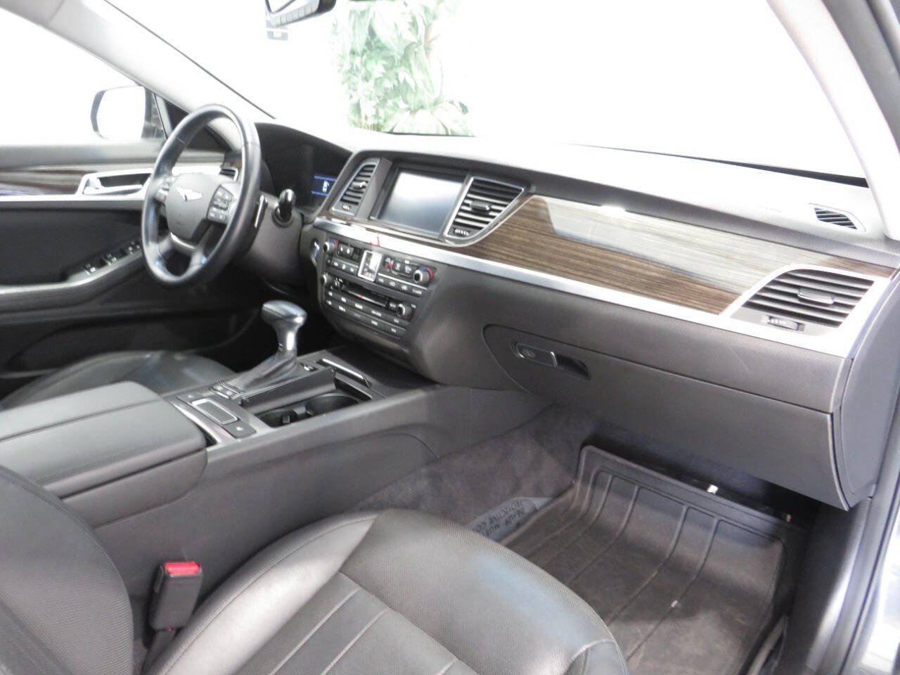Used 2018 Genesis G80 3.8 RWD image 9