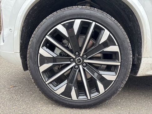 New 2026 Volvo XC90 B6 Plus w/ Protection Package Premier AWD/4WD image 11