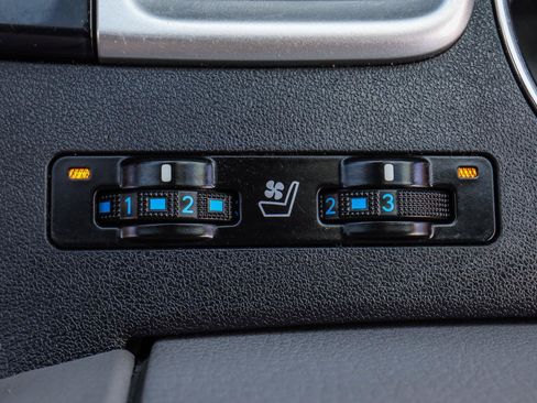 Used 2017 Toyota Highlander Limited AWD/4WD image 14