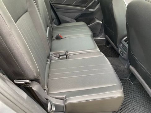 Used 2023 Volkswagen Tiguan SE w/ Panoramic Sunroof Package AWD/4WD image 32