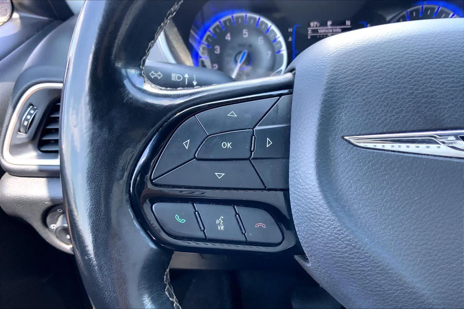 Used 2020 Chrysler Pacifica Touring-L w/ S Appearance Package FWD image 24