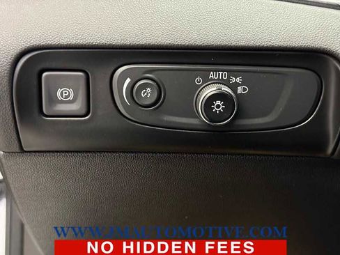 Used 2021 Buick Enclave Essence image 36