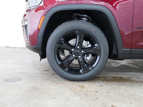 New 2026 Jeep Grand Cherokee Limited w/ Limited Altitude Package image 15