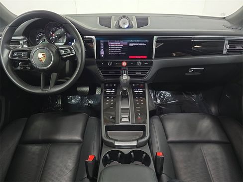 Used 2025 Porsche Macan image 13