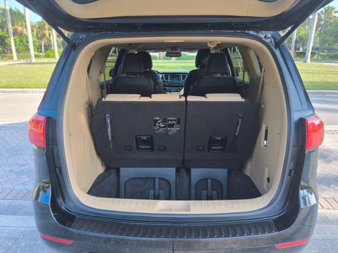 Used 2018 Kia Sedona SX FWD image 56