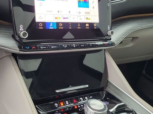 Used 2023 Jeep Wagoneer Series III w/ Premium Group I image 28