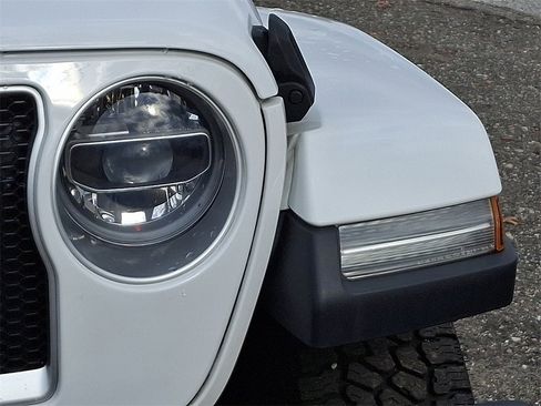 Used 2019 Jeep Wrangler Unlimited Sahara w/ Dual Top Group image 9