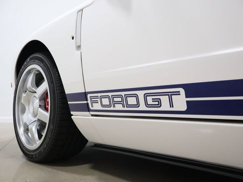 Used 2005 Ford GT image 72